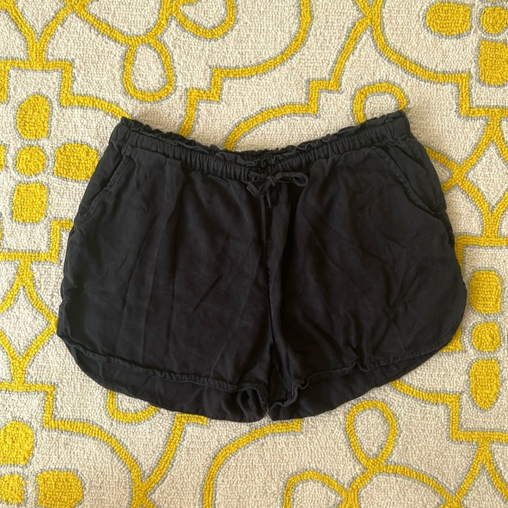 Dip Shorts. Sz L